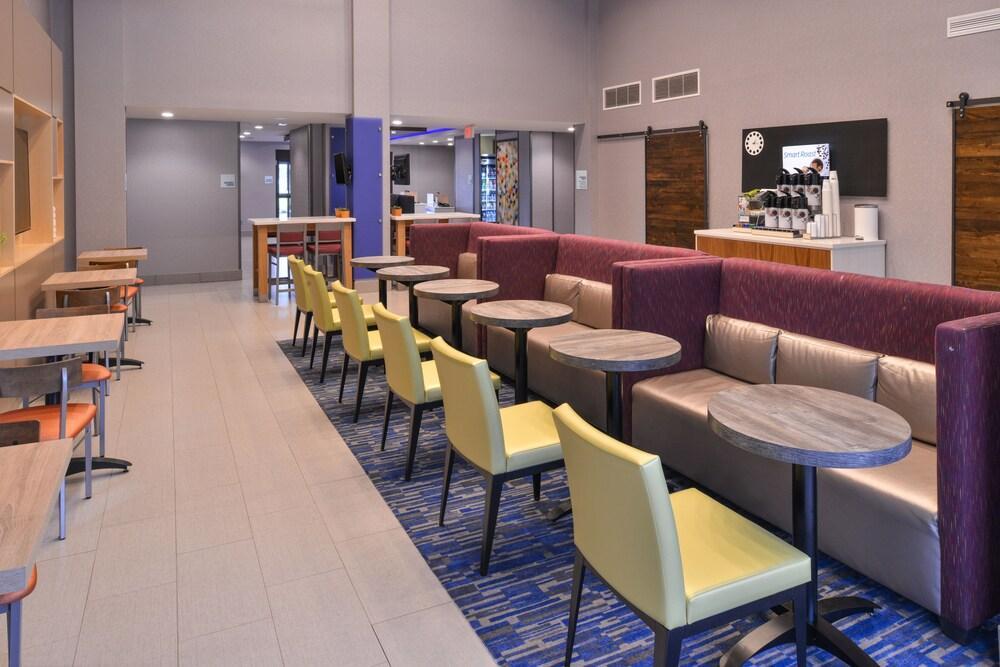 Holiday Inn Express And Suites Bryant - Benton Area By Ihg Exterior photo